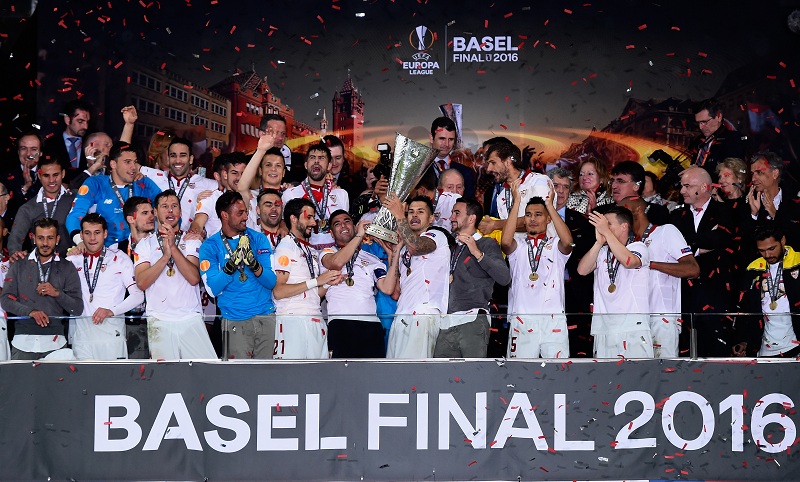 Севиља, уз велику помоћ судија, срушила Ливерпул и обезбедила пласман у Лигу шампиона